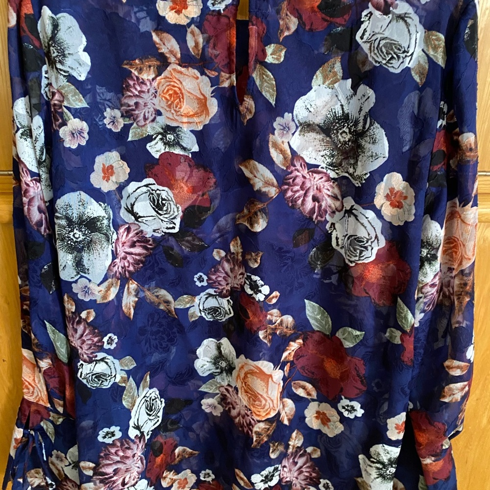 Sheer floral blouse with tie sleeves - Picture 2 of 8